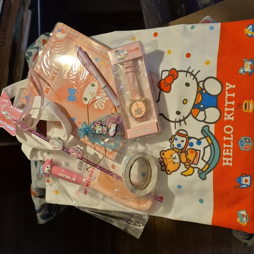 NWT 🩷 SANRIO GIFT TOTE BUNDLE 🩷 HELLO KITTY & FRIENDS 🎀 11+ items ⚘️ $125 R!